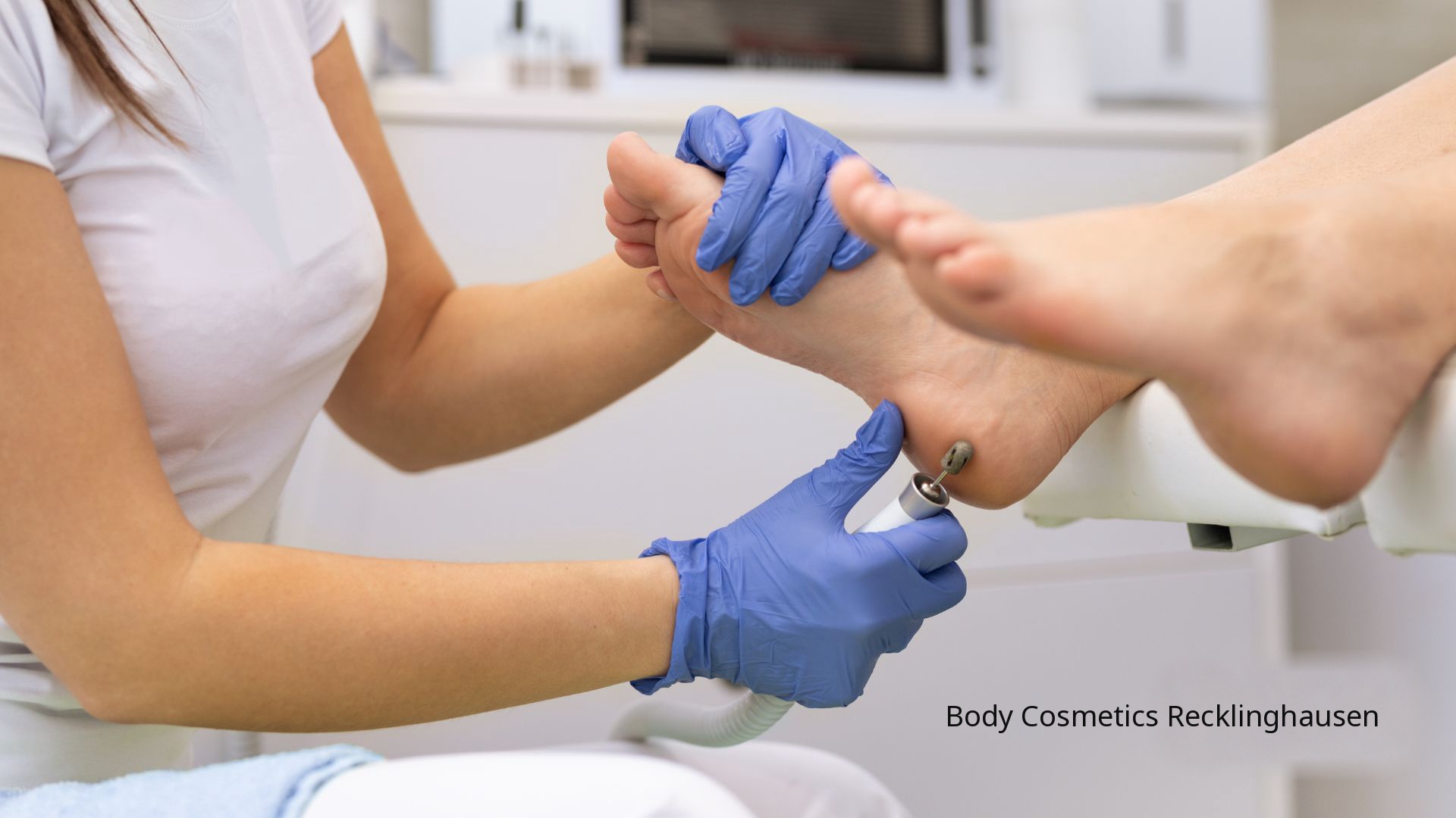 Fußpflege im Body Cosmetics Recklinghausen: Hornhautbehandlung mit Fräser
