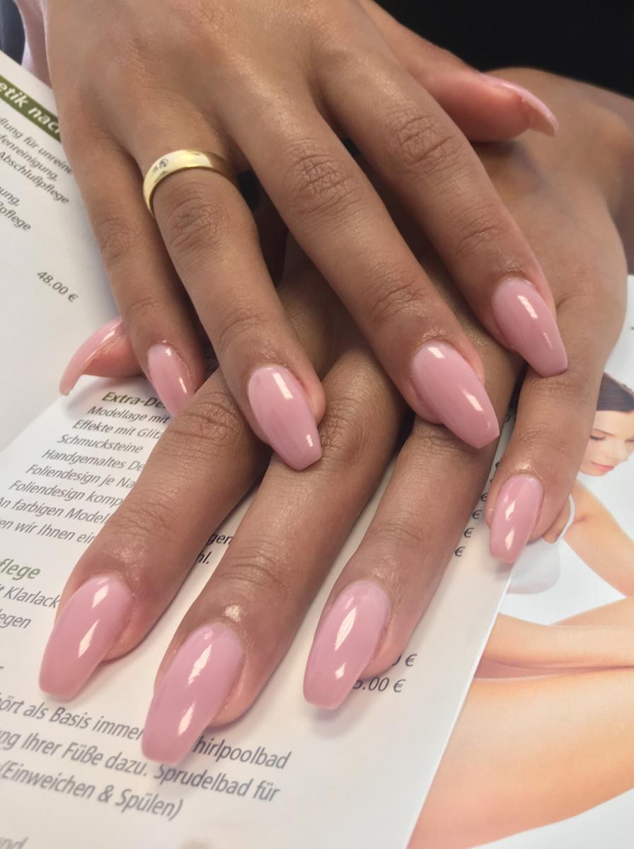 Ballerina-Nägel in zartem Rosé